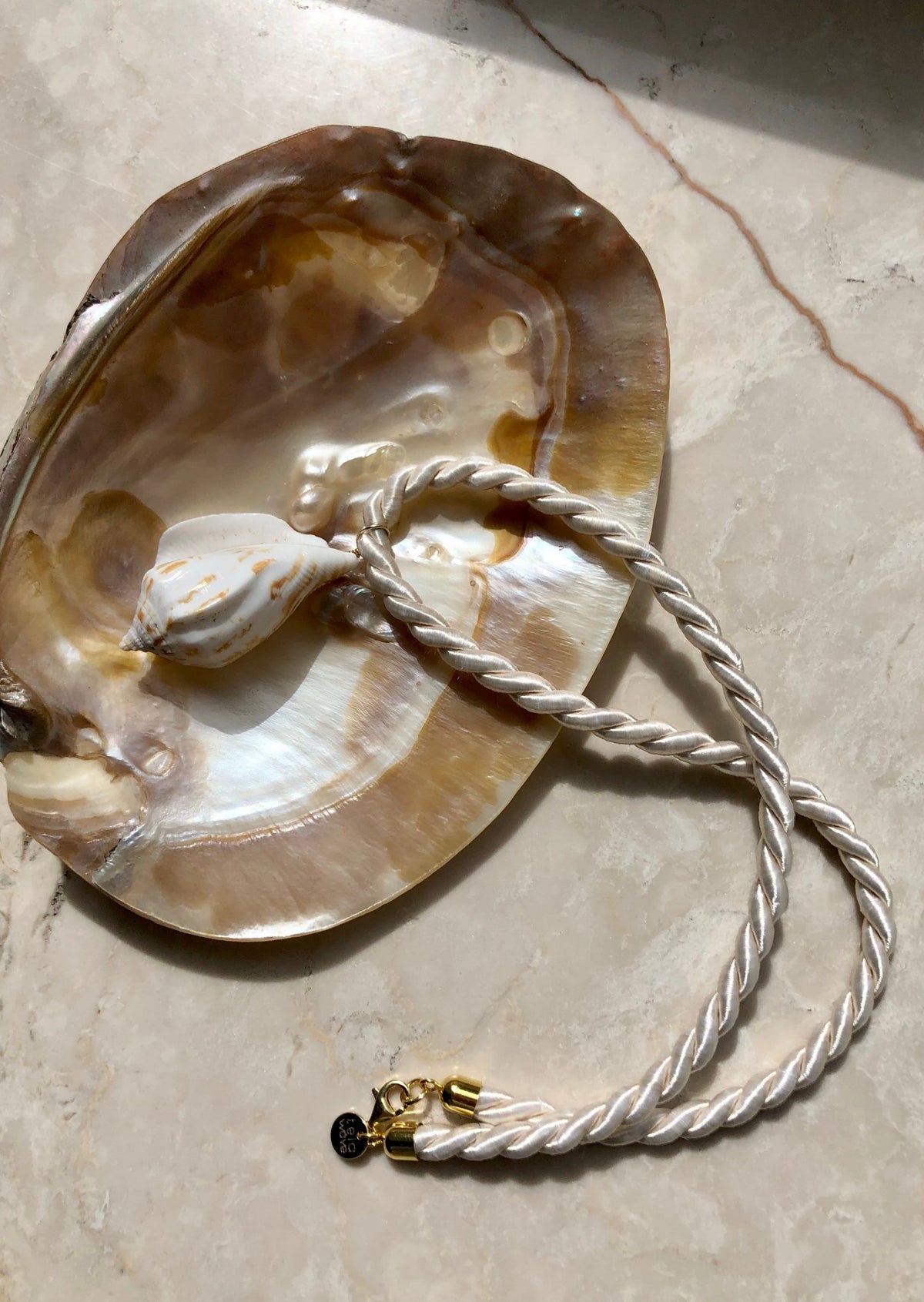 BIG SHELL ROPE NECKLACE - CREME – tela wãve